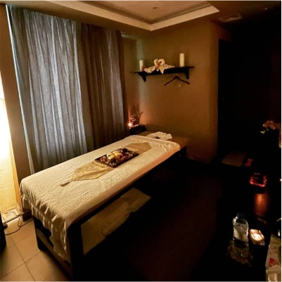 Couples Massage in Wanowrie